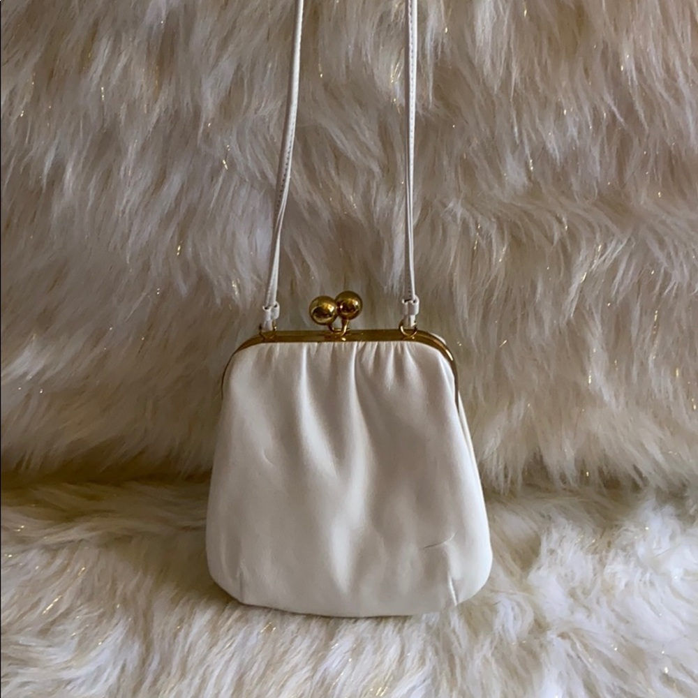 Ande white shoulder purse